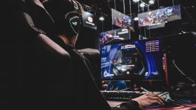 Fãs de e-sports são protagonistas e consumidores de mercado bilionário