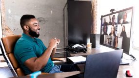 Como manter o social no trabalho (sem fazer social)
