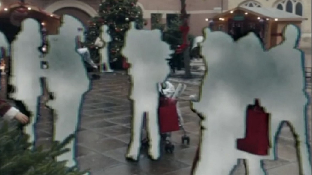 Retirada da série Black Mirror, imagem mostra pessoas "bloqueadas" da vida real, em que só aparecem suas silhuetas.