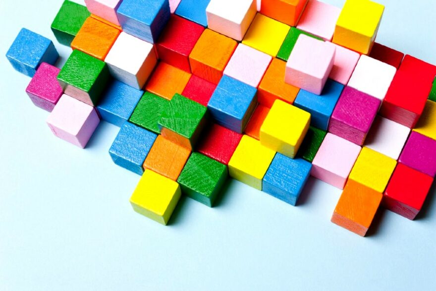blocos de madeira coloridos agrupados