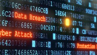 imagem de tela de computador com palavras data breach e cyber attack em destaque