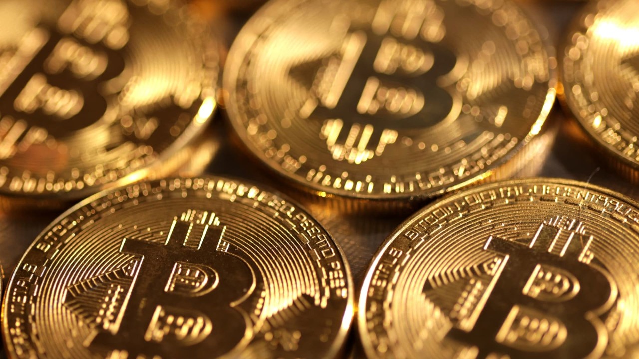 Acumular Bitcoin virou estratégia corporativa – e o mercado já sente os efeitos