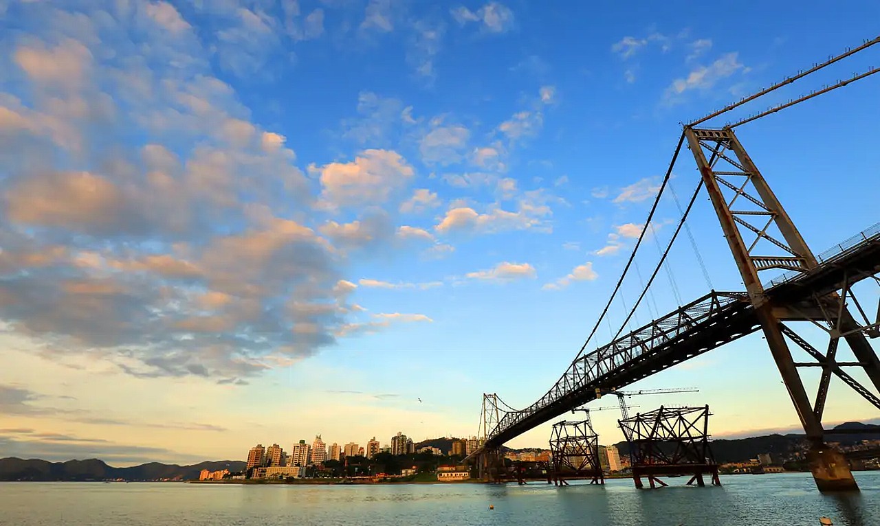 Brasil sente retração, mas IA abre caminho para hubs de startups como Recife e Florianópolis