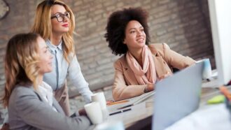 Empresas que priorizam mulheres avançam mais rápido — e o risco agora é andar para trás