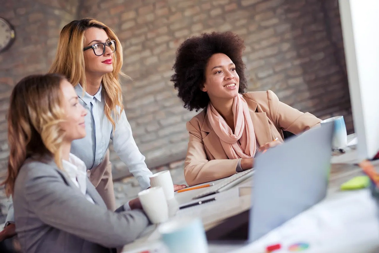 Empresas que priorizam mulheres avançam mais rápido — e o risco agora é andar para trás