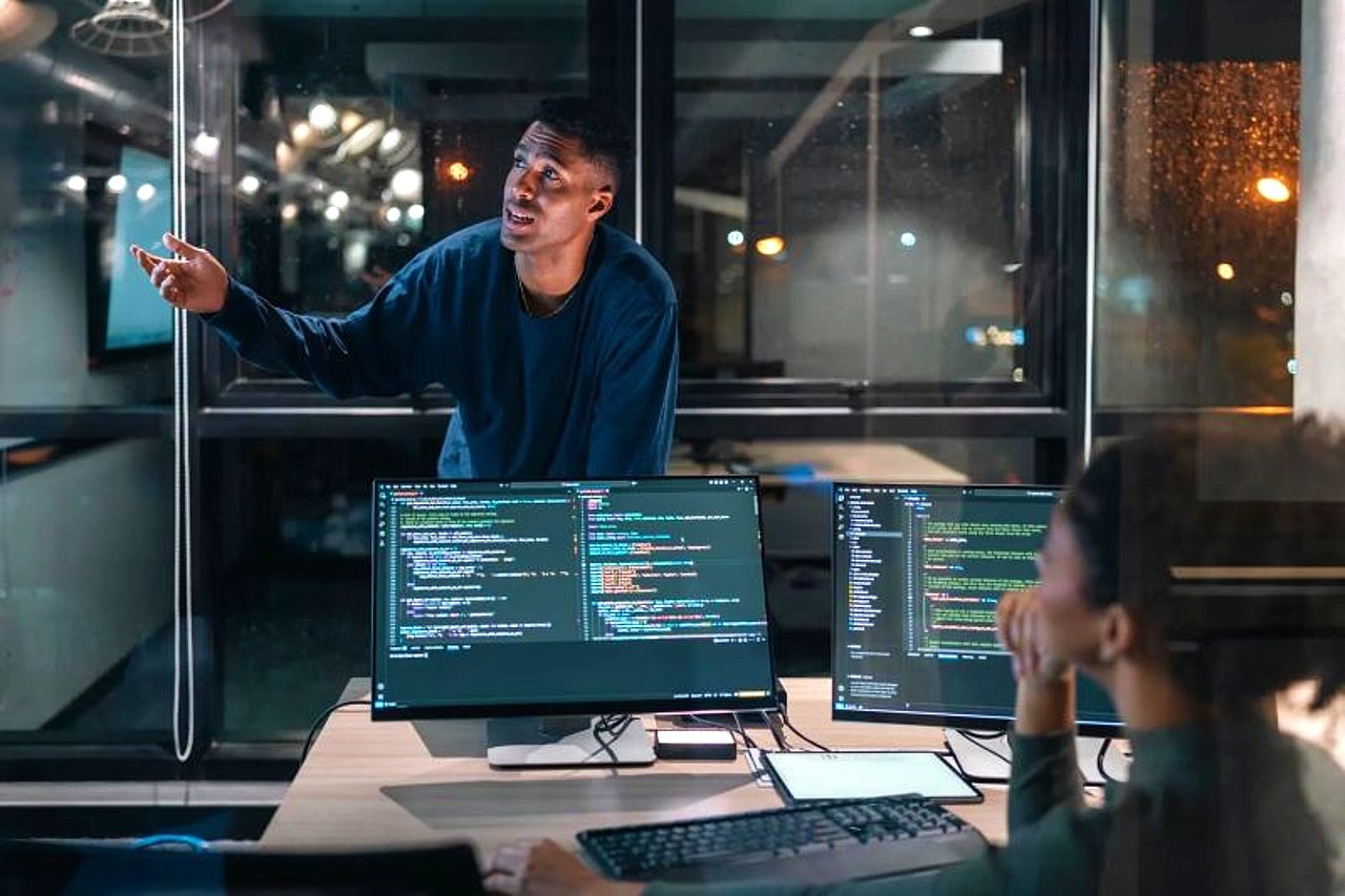 IA sem gestão não entrega: o que três grandes estudos revelam sobre a adoção corporativa de Inteligência Artificial