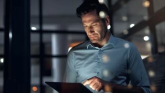 Shadow AI: como a alta liderança lidera o uso de ferramentas de IA não autorizadas na empresa