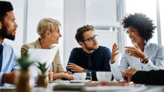 A organização que pensa: por que a IA exige redesenhar o trabalho e colocar o RH no centro